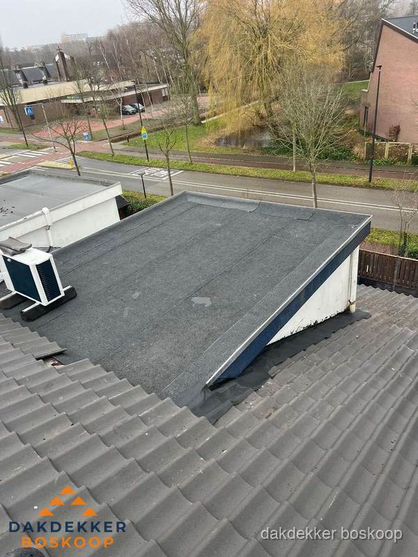 Plat dak met bitumen isolatie en dakbedekking in Boskoop Plat dak met bitumen isolatie en dakbedekking in Boskoop